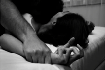 Thiếu nữ suy kiệt tiết lộ bí mật bị người yêu cưỡng hiếp