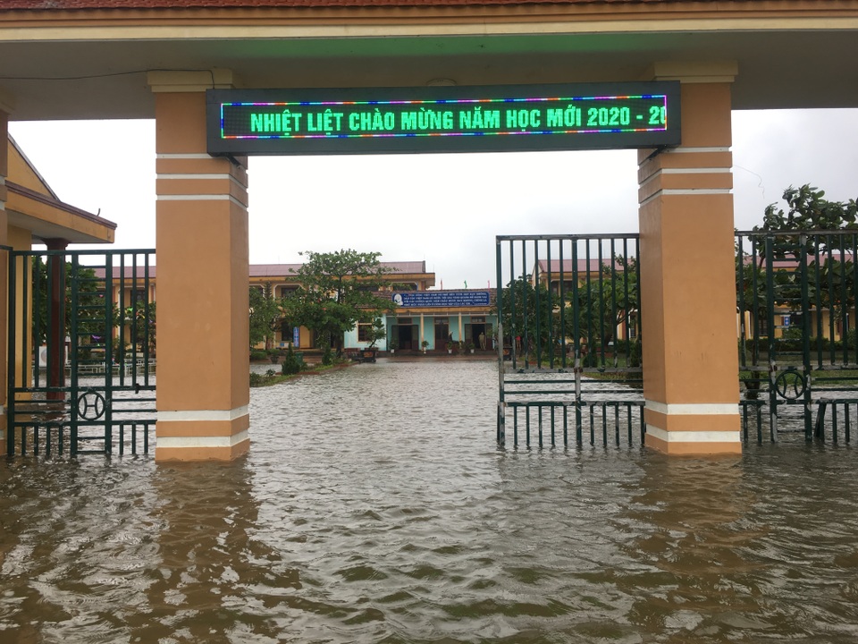 Lũ chồng lũ, hơn 10.000 ngôi nhà tại Quảng Bình lại ngập sâu trong nước - 10 Lũ chồng lũ, hơn 10.000 ngôi nhà tại Quảng Bình lại ngập sâu trong nước - 10