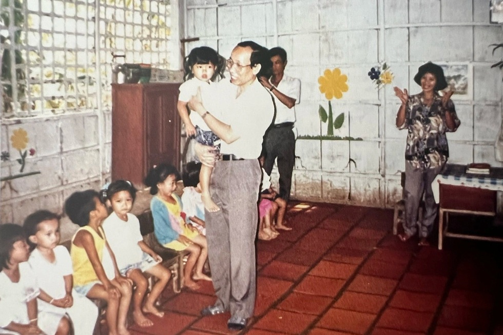 Bí mật về cô thợ cắt tóc riêng của Bộ trưởng GDĐT đầu tiên thời kỳ đổi mới - 2 Bí mật về cô thợ cắt tóc riêng của Bộ trưởng GDĐT đầu tiên thời kỳ đổi mới - 2