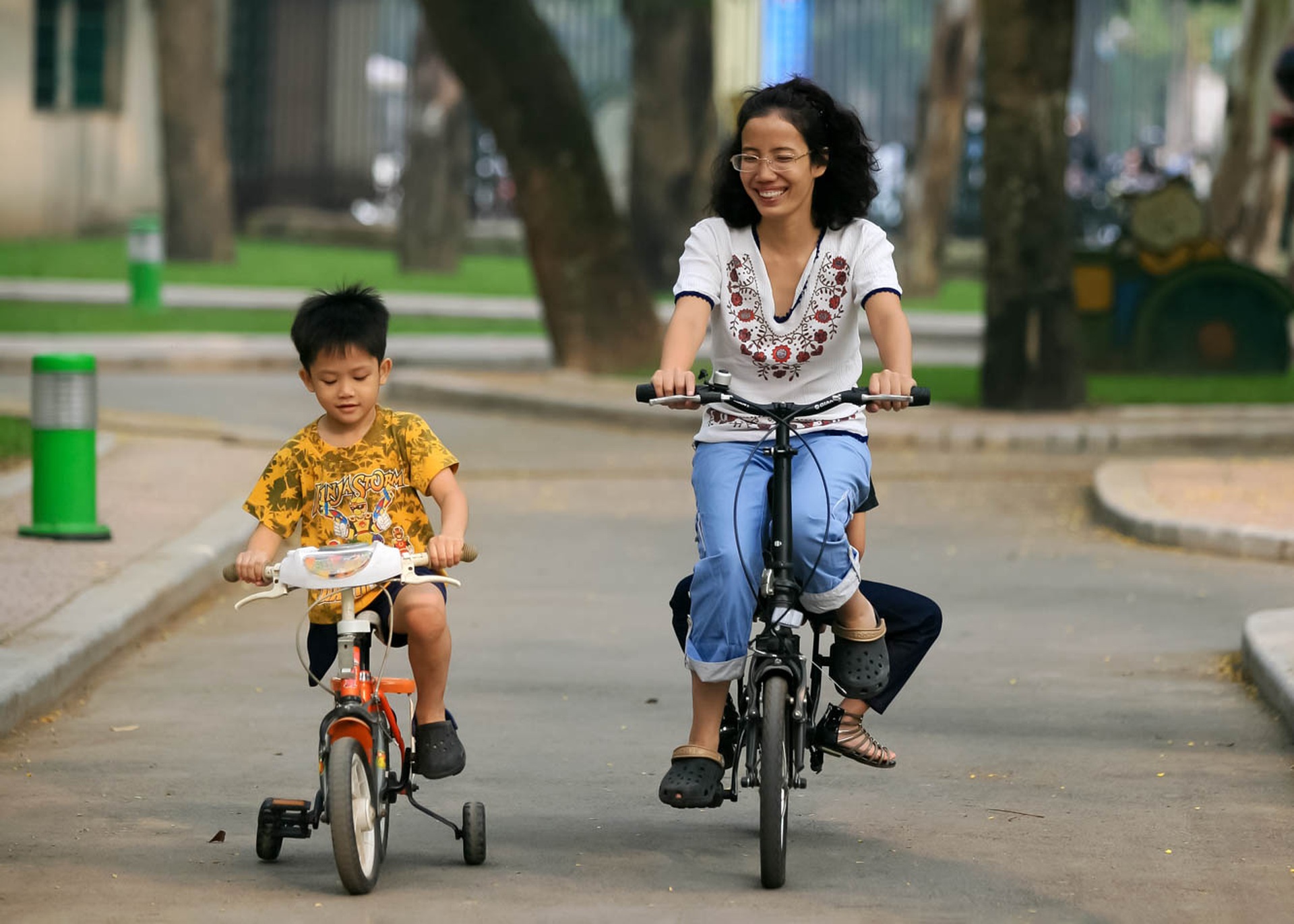 Tình mẫu tử thiêng liêng của phụ nữ Việt qua triển lãm ảnh Mẹ yêu con - 9 Tình mẫu tử thiêng liêng của phụ nữ Việt qua triển lãm ảnh Mẹ yêu con - 9