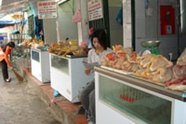 Trôi nổi thị trường gia cầm sau tết