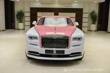 Xe Rolls-Royce màu hồng - Tại sao không?