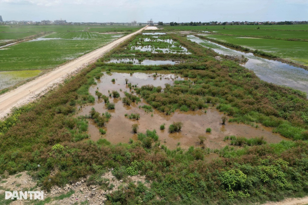 Vụ đường nối sân bay chìm giữa ruộng nước: Cắt hợp đồng nhà thầu thi công - 1