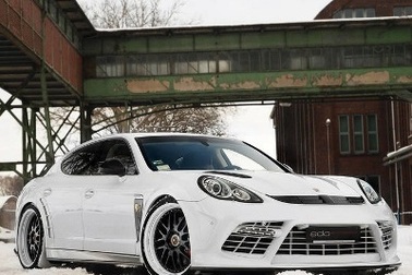 Một Porsche Panamera mới lạ