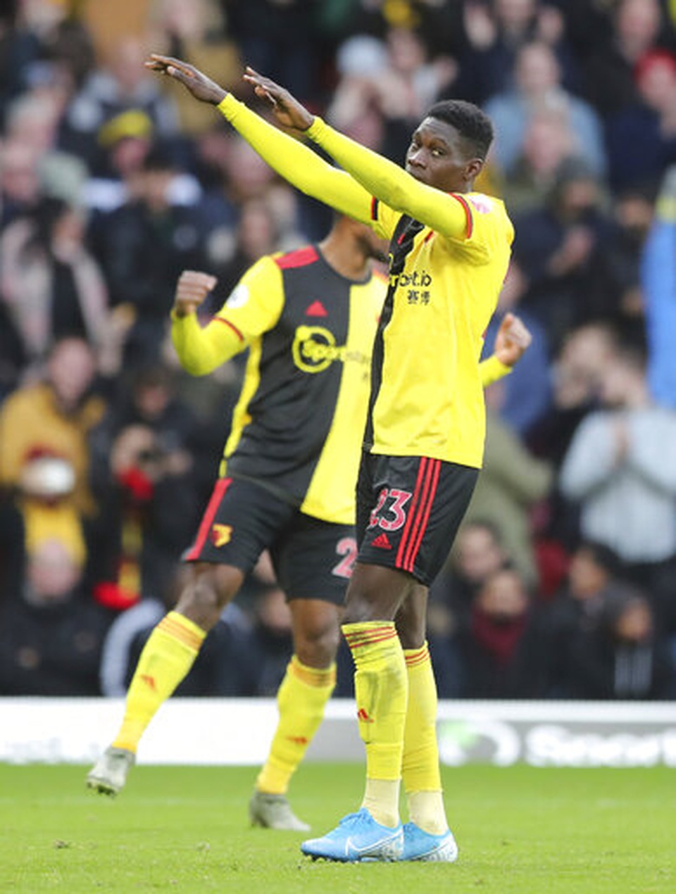 Watford 2-0 Man Utd: Hai bàn thắng trong ba phút - 8 Watford 2-0 Man Utd: Hai bàn thắng trong ba phút - 8