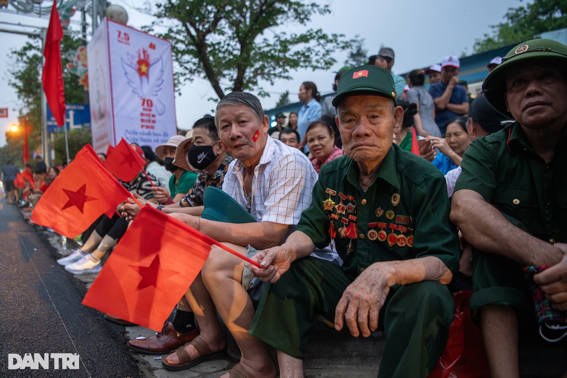 Người dân cả nước hướng về Điện Biên trong ngày hội mừng Chiến thắng - 3 Người dân cả nước hướng về Điện Biên trong ngày hội mừng Chiến thắng - 3
