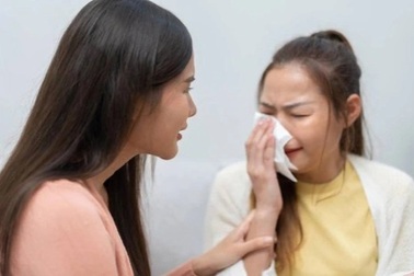 Đến nhà anh rể trông cháu hộ, tôi phát hiện bí mật trong nhà tắm