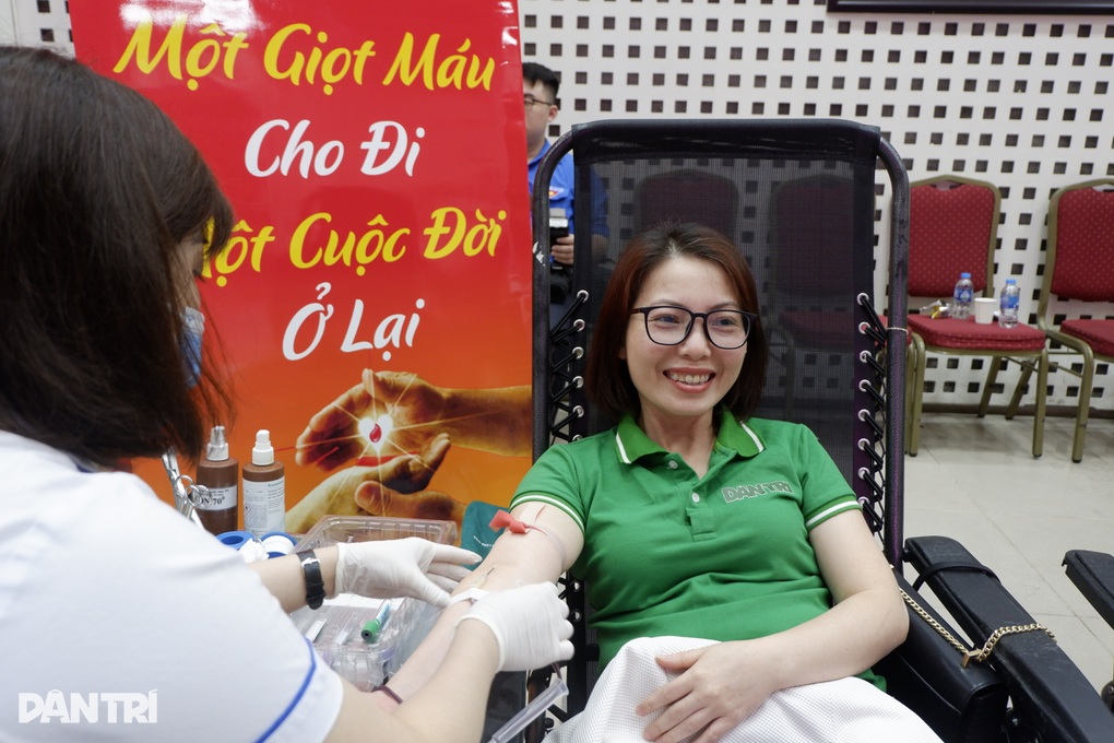 Hàng trăm cán bộ Bộ LĐ-TBXH tham gia hiến máu tình nguyện - 4 Hàng trăm cán bộ Bộ LĐ-TBXH tham gia hiến máu tình nguyện - 4