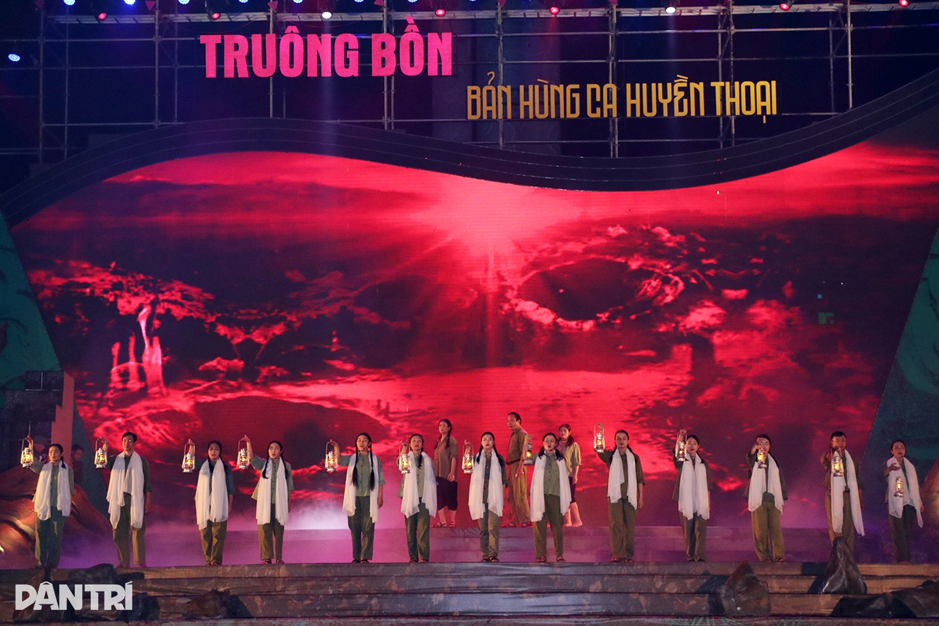 Bình minh thao thức - vở kịch xúc động về những người làm nên huyền thoại - 9