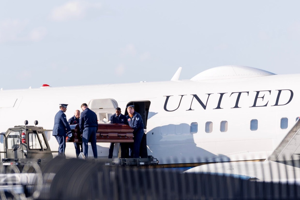 Charlie Kirk - đồng minh được Tổng thống Mỹ gọi là thần đồng phe bảo thủ - 2 Charlie Kirk - đồng minh được Tổng thống Mỹ gọi là thần đồng phe bảo thủ - 2