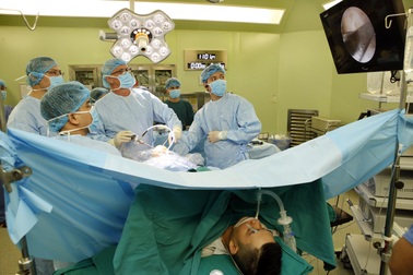 Liên tiếp các ca đứt dây chằng gối do đá bóng