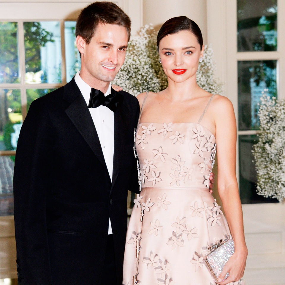 Hôn nhân viên mãn của siêu mẫu Miranda Kerr bên tỷ phú đẹp trai kém 7 tuổi - 2 Hôn nhân viên mãn của siêu mẫu Miranda Kerr bên tỷ phú đẹp trai kém 7 tuổi - 2