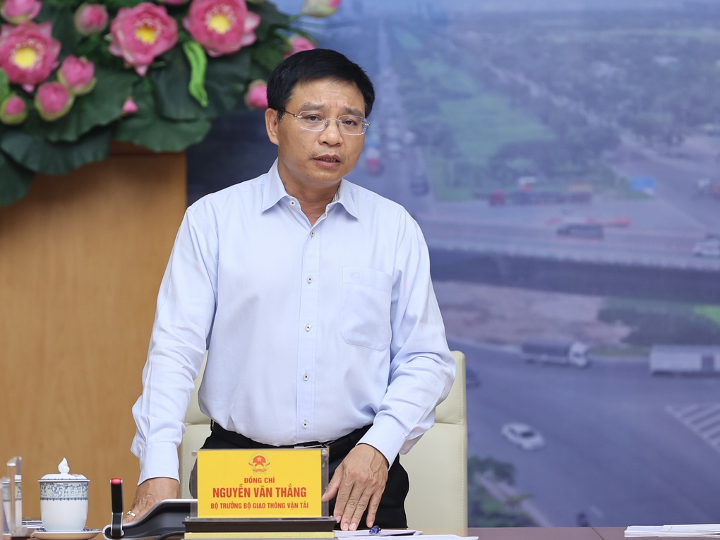 Thủ tướng: Rút ngắn tiến độ loạt dự án giao thông trọng điểm - 1 Thủ tướng: Rút ngắn tiến độ loạt dự án giao thông trọng điểm - 1