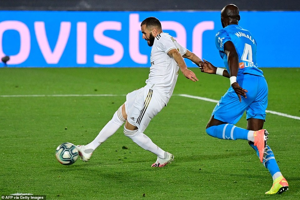 Thắng đậm Valencia, Real Madrid gây áp lực lên Barcelona - 9 Thắng đậm Valencia, Real Madrid gây áp lực lên Barcelona - 9