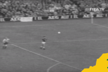 Những khoảnh khắc vĩ đại nhất của Pele ở World Cup