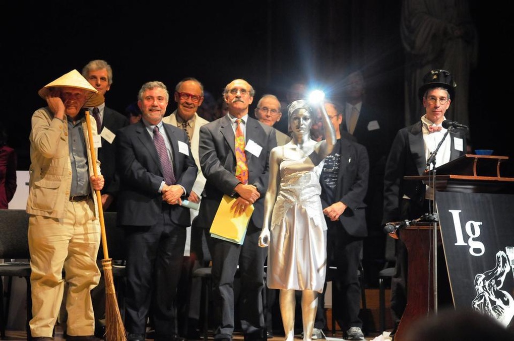 Bồn cầu thông minh và loạt nghiên cứu độc lạ giành giải Ig Nobel - 3 Bồn cầu thông minh và loạt nghiên cứu độc lạ giành giải Ig Nobel - 3