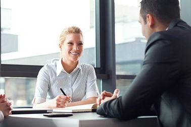 Được trả lương bằng ngoại tệ, tính đóng BHXH thế nào?