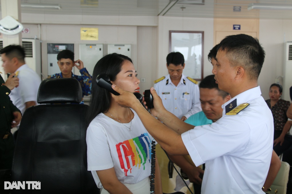 Xúc động phút trùng phùng giữa biển khơi ở Trường Sa - 4 Xúc động phút trùng phùng giữa biển khơi ở Trường Sa - 4