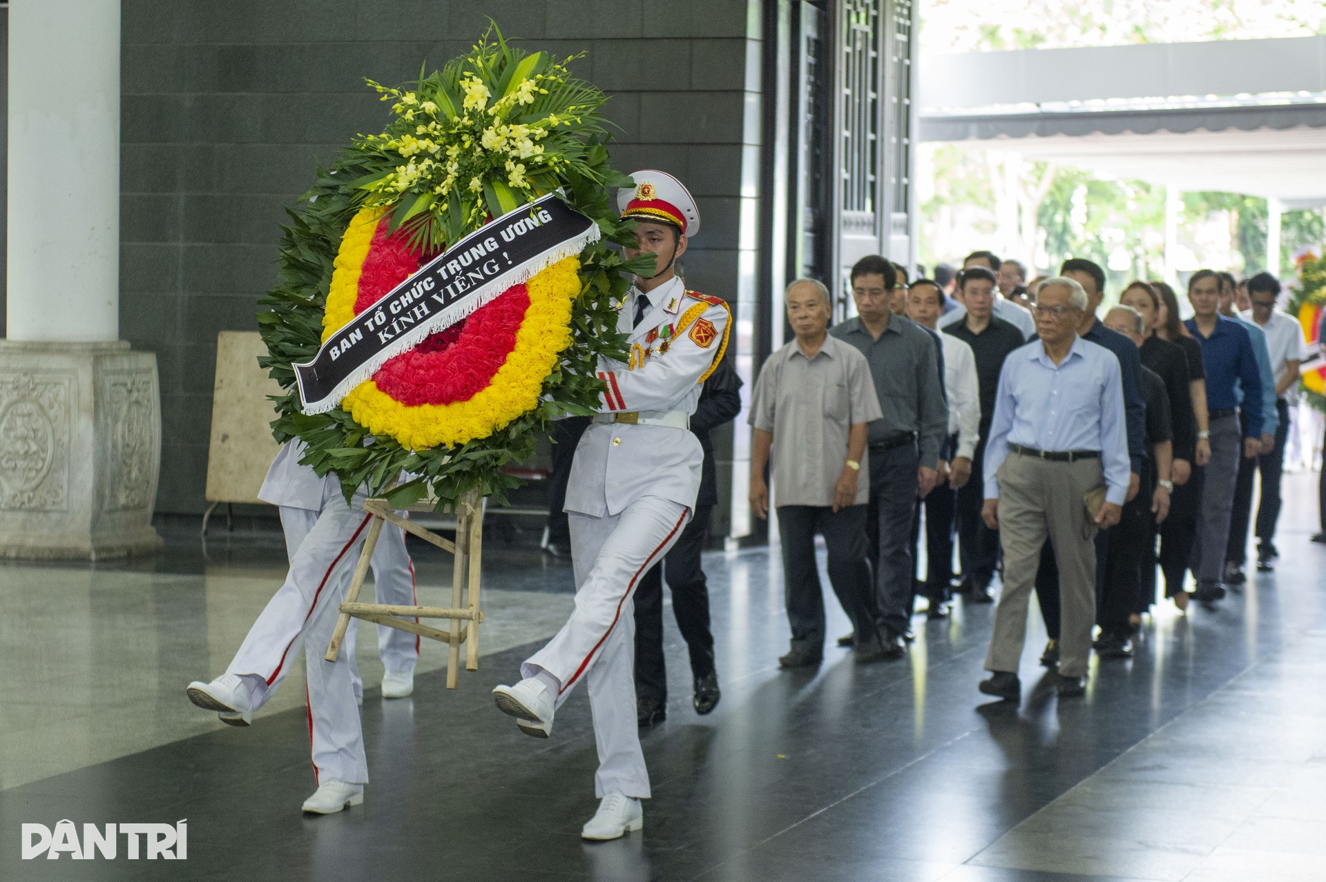 Trang trọng lễ tang nguyên Bộ trưởng Lê Huy Ngọ - 4 Trang trọng lễ tang nguyên Bộ trưởng Lê Huy Ngọ - 4