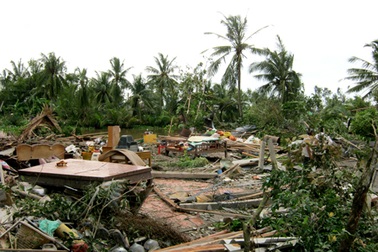 5 ngày, trên 60 căn nhà bị sập và tốc mái