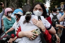 Thí sinh vỡ òa, cả nhà ăn mừng vì Bộ GD&ĐT thừa nhận 2 đáp án tiếng Anh