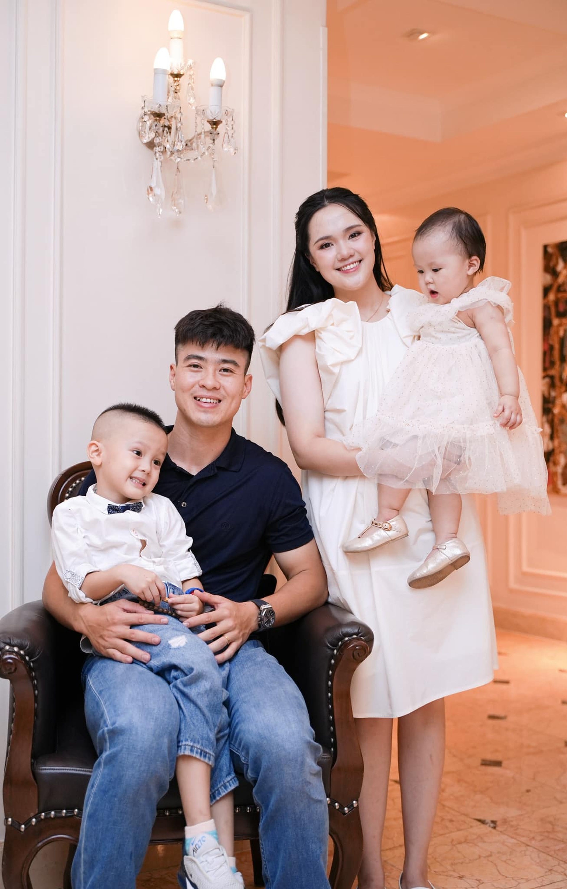 Dàn bà xã của tuyển thủ Việt Nam nổi tiếng vì vừa xinh đẹp, vừa đa tài - 9 Dàn bà xã của tuyển thủ Việt Nam nổi tiếng vì vừa xinh đẹp, vừa đa tài - 9