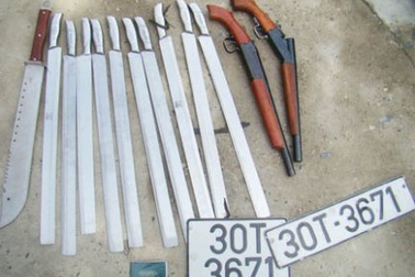 Gần 200 khẩu súng hơi “ngụy trang” giữa các container hàng