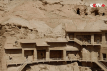 Quần thể hang Phật giáo nghìn năm tuổi nằm trên vách đá núi