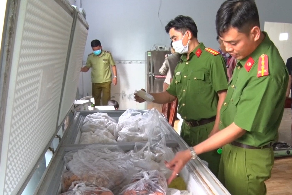 An Giang: Bắt giữ 3 tấn chả đòn chay không đảm bảo an toàn thực phẩm - 1 An Giang: Bắt giữ 3 tấn chả đòn chay không đảm bảo an toàn thực phẩm - 1