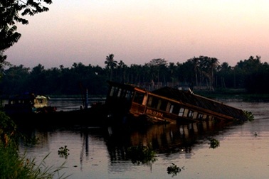 Trục vớt thành công tàu Dìn Ký