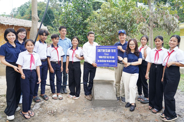 The Five xây dựng phòng máy tính cho học sinh Quảng Ninh