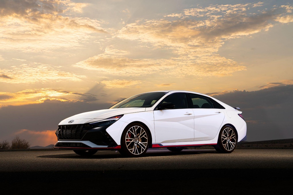Hyundai Elantra bản xe đua đường phố bất ngờ xuất hiện tại Việt Nam - 6 Hyundai Elantra bản xe đua đường phố bất ngờ xuất hiện tại Việt Nam - 6