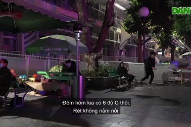 Người nhà bệnh nhân trắng đêm cạnh lò sưởi nguội lạnh ở BV Bạch Mai