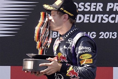 Vettel chiến thắng trên đường đua quê nhà