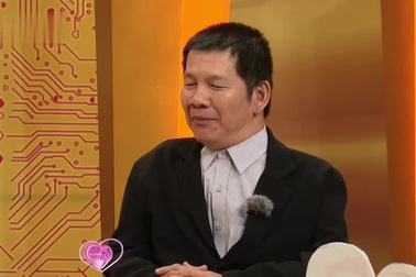 Chàng khuyết tật chinh phục cô gái kém 11 tuổi, thuyết phục được cả nhà gái