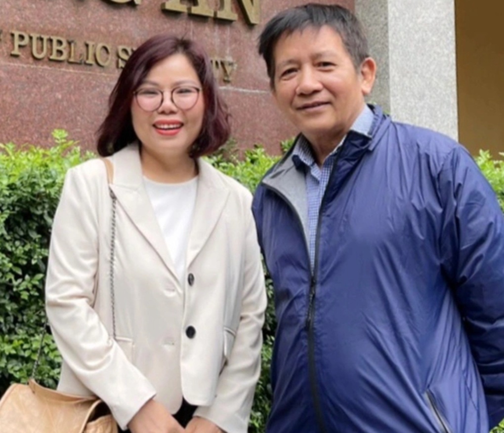 Nhà thơ Bình Nguyên Trang ra mắt tập thơ Đêm hoa vàng - 2 Nhà thơ Bình Nguyên Trang ra mắt tập thơ Đêm hoa vàng - 2