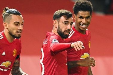Man Utd 4-1 Istanbul Basaksehir: Fernandes lập cú đúp, James “chốt hạ”