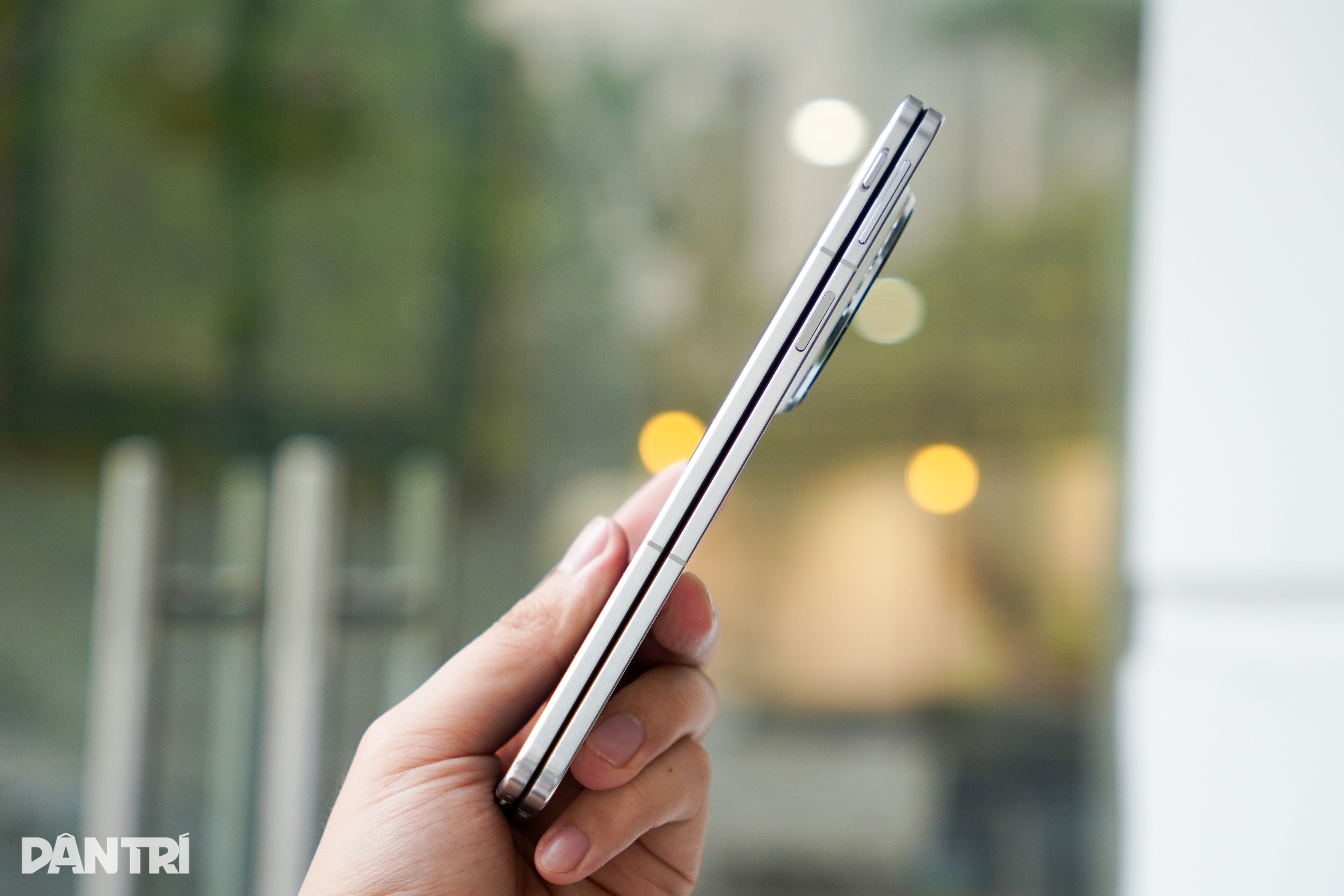 View - Đánh giá OPPO Find N5: Điện thoại màn hình gập mỏng nhất thế giới | Báo Dân trí