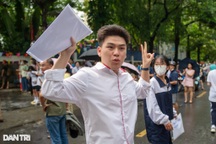 Sĩ tử Hà Nội hô to "trúng tủ" sau khi kết thúc bài thi môn ngữ văn