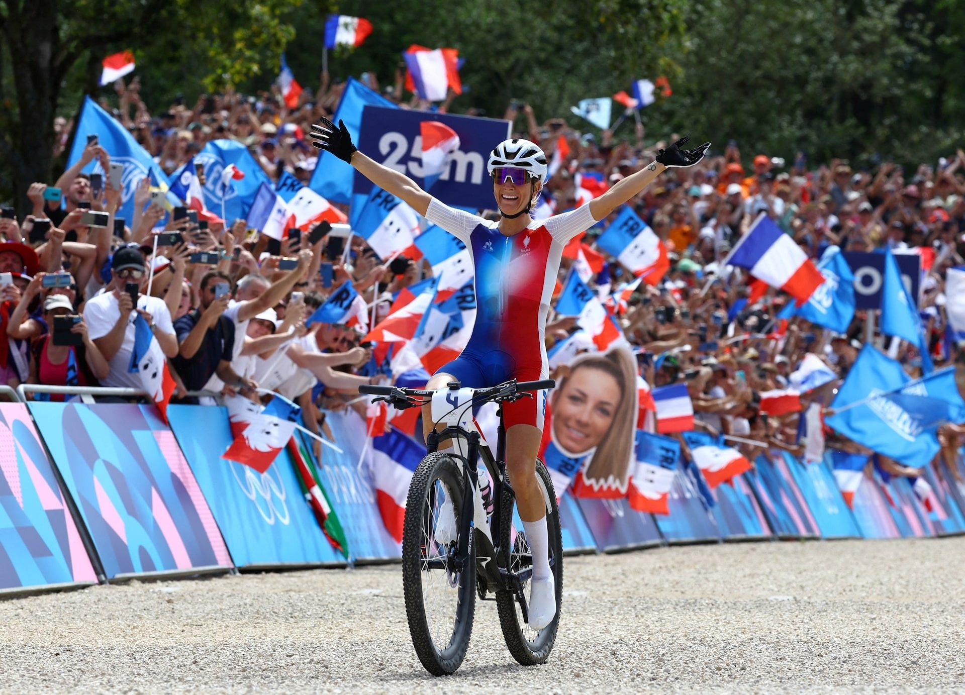 View - Những khoảnh khắc ăn mừng HCV ấn tượng tại Olympic Paris 2024 | Báo Dân trí