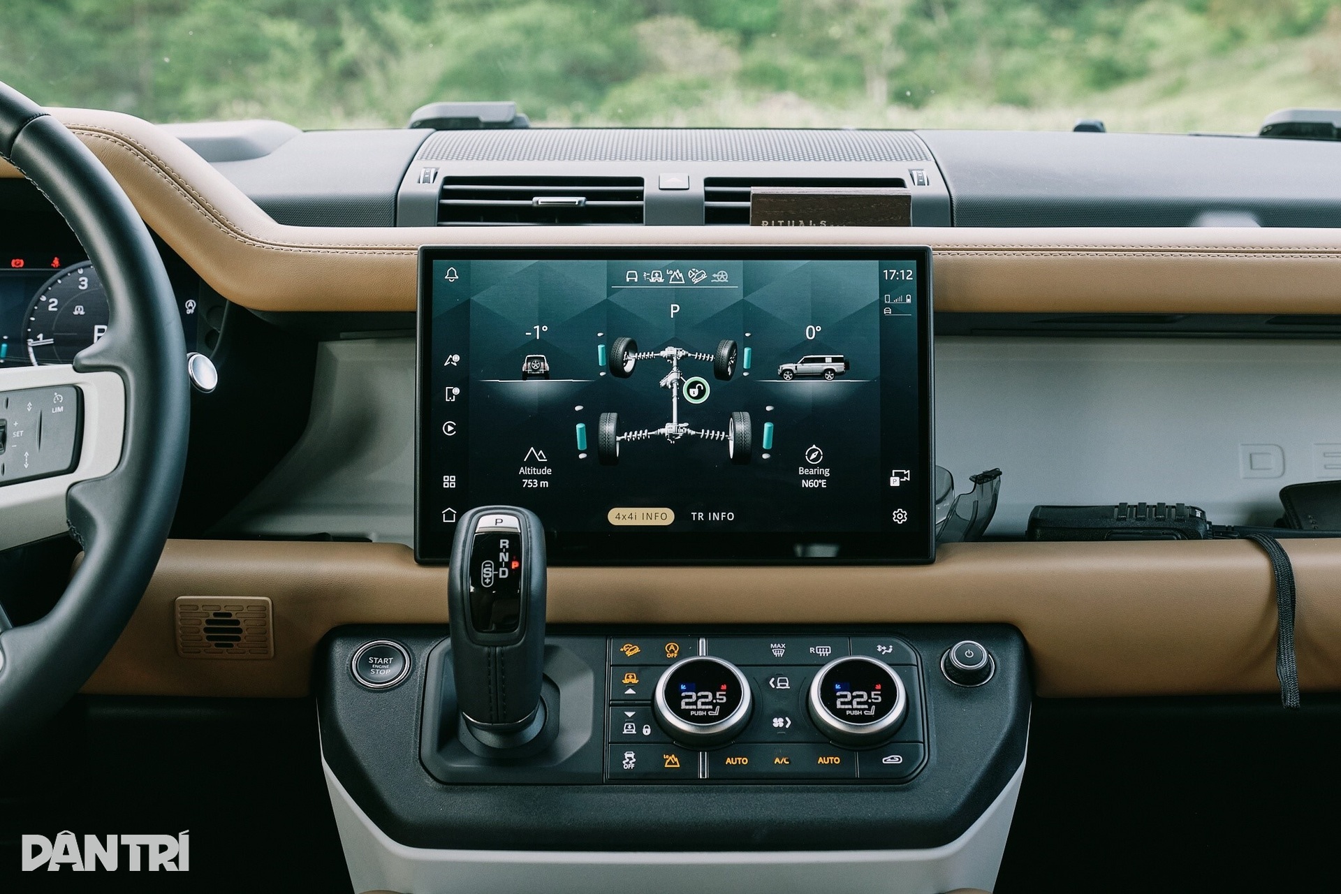 Trải nghiệm off-road với xe nhà giàu Land Rover Defender - 9 Trải nghiệm off-road với xe nhà giàu Land Rover Defender - 9