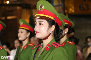 Đoàn nghi lễ Công an nhân dân lần đầu tiên biểu diễn trên quê Bác