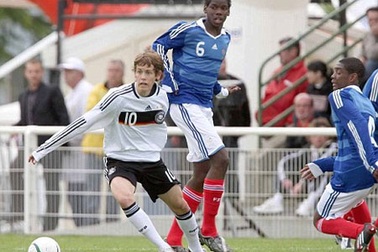 MU có nguy cơ bị trừng phạt như Chelsea