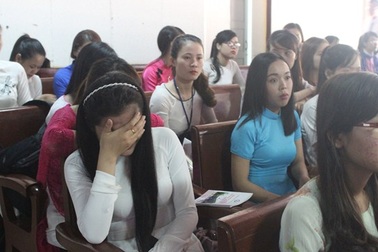 Giọt nước mắt trong lễ tốt nghiệp của nữ sinh bị tài xế taxi sát hại