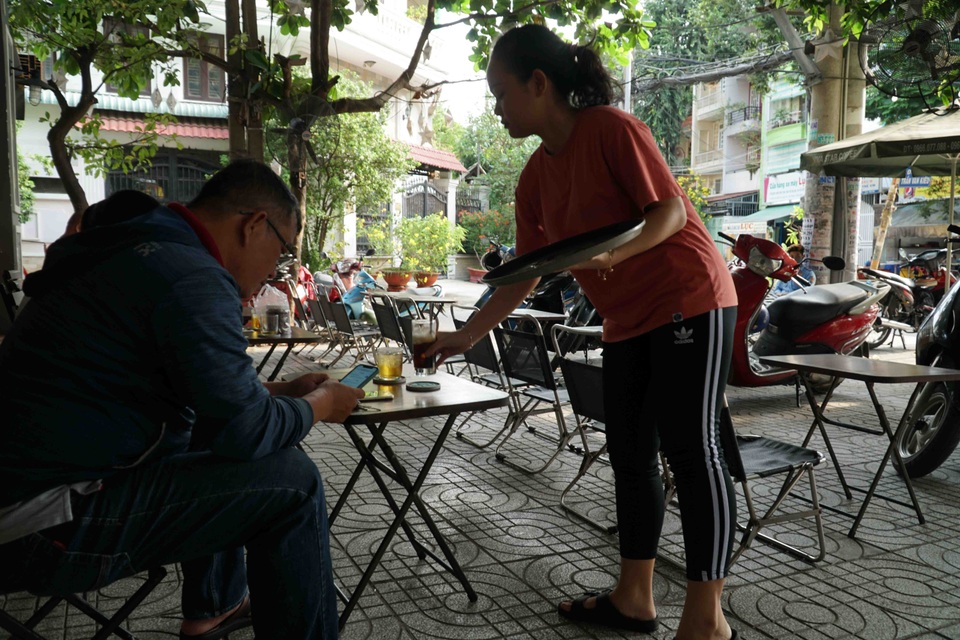 Người Sài Gòn ùa ra đường ngày không cách ly - 9 Người Sài Gòn ùa ra đường ngày không cách ly - 9