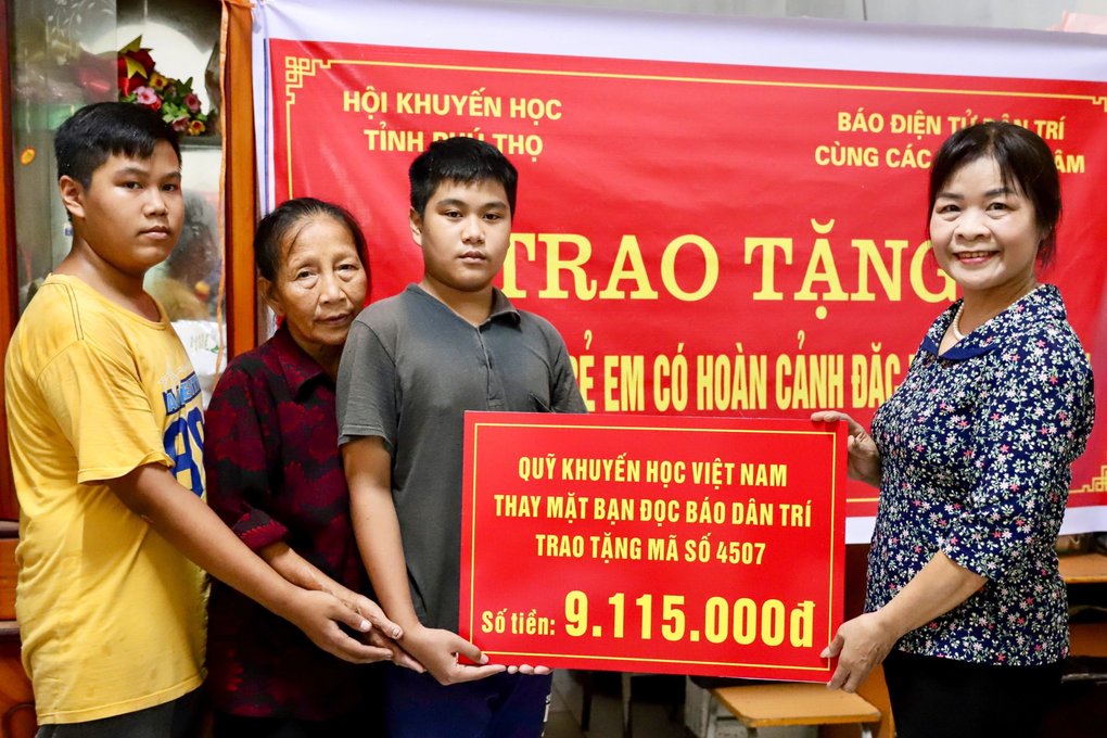 Bạn đọc Dân trí giúp đỡ 2 đứa trẻ mồ côi bố hơn 90 triệu đồng - 2 Bạn đọc Dân trí giúp đỡ 2 đứa trẻ mồ côi bố hơn 90 triệu đồng - 2