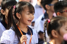 Muôn vàn cảm xúc của học sinh lớp 1 TPHCM trong ngày đầu đến trường