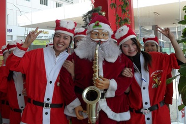 Hà Nội “khoác áo” Noel