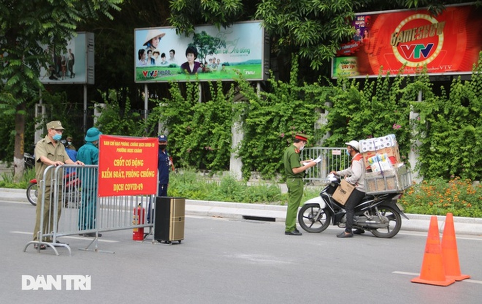 Công an Hà Nội: Siết chặt kiểm soát, không có chuyện dỡ chốt! - 1 Công an Hà Nội: Siết chặt kiểm soát, không có chuyện dỡ chốt! - 1