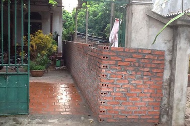 Huyện Mê Linh “đá bóng” trách nhiệm vụ nhà dân bị xâm phạm nghiêm trọng?